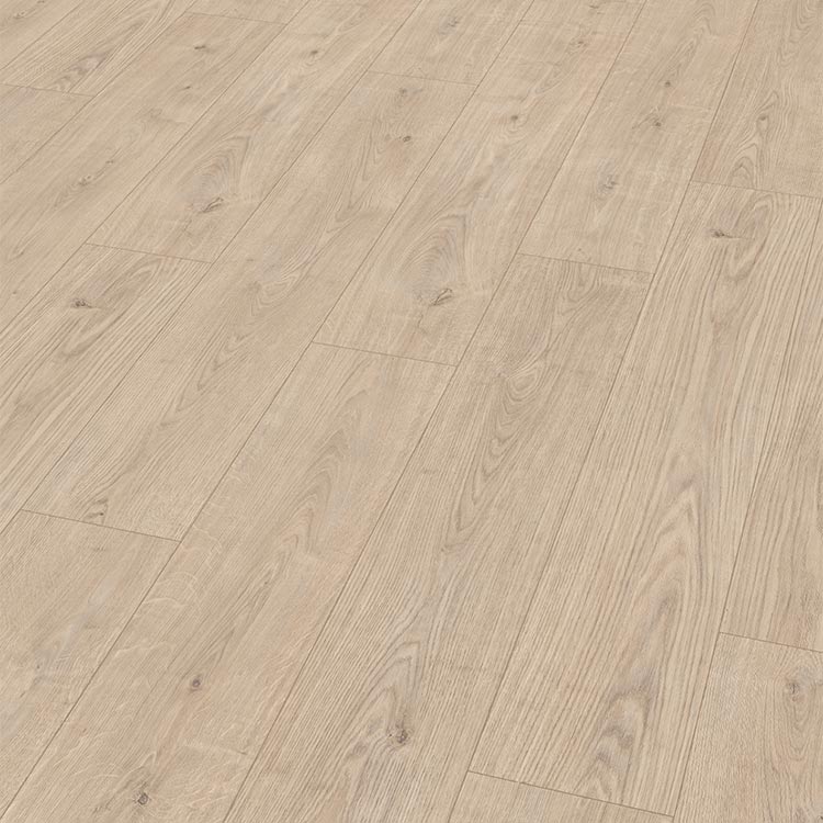 lichte beige eiken vloer met brede planken en een subtiele houtnerfstructuur