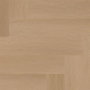 licht beige eiken vloer met houtnerfstructuur en visgraatpatroon van brede planken