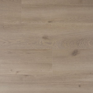 licht beige eiken vloer met brede planken en natuurlijke houtnerfstructuur met subtiele knoesten