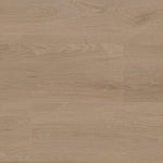 licht beige eiken vloer met fijne houtnerfstructuur en brede planken in een rechte legpatroon