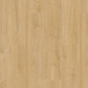 licht beige eiken vloer met brede planken en subtiele houtnerfstructuur in rechte patroon