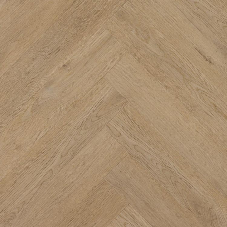 licht beige eiken visgraatvloer met fijne houtnerfstructuur en subtiele noesten