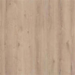 licht beige eiken vloer met rechte planken en subtiele houtnerfstructuur