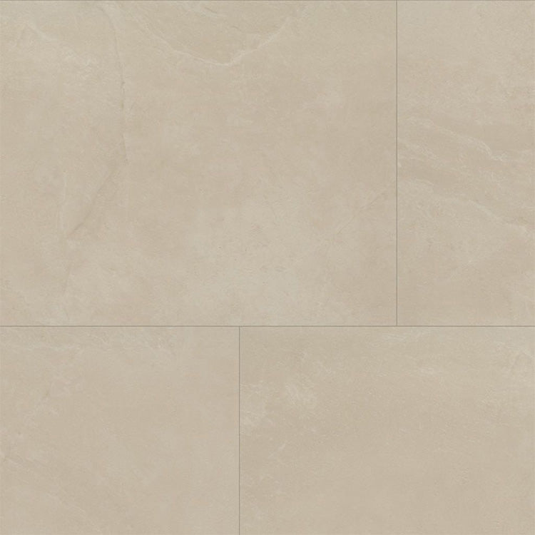 Beige tegelvloer met grote rechthoekige tegels en een subtiele, gematteerde structuur met lichte adering in een natuurlijk patroon.