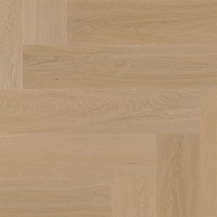 licht eiken vloer met visgraatpatroon en fijne houtnerfstructuur in een natuurlijke beige tint