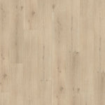 licht beige eiken vloer met subtiele houtstructuur en smalle planken in recht gelegd patroon