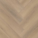 licht beige eikenvloer met visgraat patroon en subtiele houtnerfstructuur