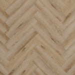 Licht beige eiken vloer met visgraat patroon en subtiele houtstructuur met natuurlijke noesten en nerven.