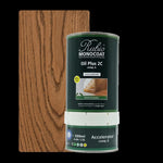 Donker bruin eiken houtstructuur met zichtbare houtnerf naast een blik Rubio Monocoat Oil Plus 2C in Castle Brown kleur voor interieurbescherming van houten vloeren en meubels.