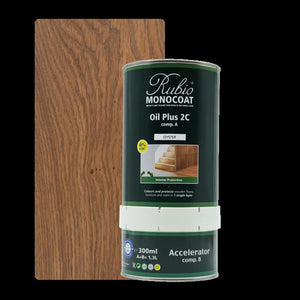blik Rubio Monocoat Oil Plus 2C houtolie in de kleur Oyster met voorbeeld van middelbruin eiken hout met fijne, natuurlijke houtnerfstructuur