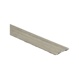 lichte beige eiken plint met subtiele houtnerfstructuur en licht matte afwerking
