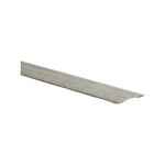 Lichte beige eiken drempelstrip met subtiele houtnerfstructuur en afgeronde bovenkant voor vloerovergang.