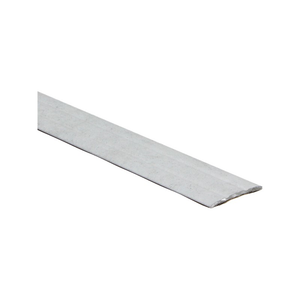 lichte grijs afgeronde overgangsstrip met licht oneffen oppervlak en matte afwerking