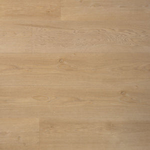 licht beige eiken vloer met brede planken en subtiele houtnerfstructuur en natuurlijke noesten