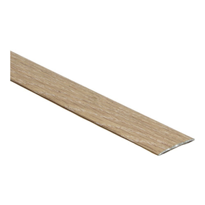 afgevlakte drempelstrip met lichte beige eiken houtstructuur met subtiele nerfdetails