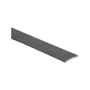donkergrijze smalle metalen drempelstrip met licht afgeronde randen en subtiele structuur op het oppervlak