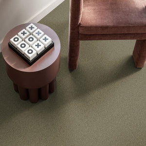 taupe kleurig bouclé tapijt met fijne, dicht op elkaar liggende lusstructuur