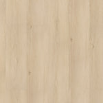 lichte eiken vloer met een subtiele houtstructuur en smalle langwerpige planken in een strak gelegd patroon zonder opvallende knoesten of noestenzichtbare nerven, naturel beige tinten met een zachte matte afwerking