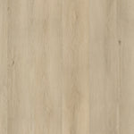 licht eiken vloer met brede planken en een natuurlijke houtstructuur, subtiele nerven en knoesten zichtbaar, lichte beige ondertoon met zachte grijstinten