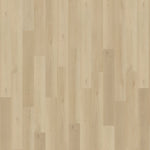 lichte vloer met brede planken in een licht beige eiken kleur met een subtiele houtnerfstructuur