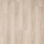 licht beige eiken vloer met rechte brede planken en zachte houtnerfstructuur in naturel tinten