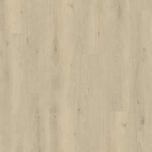 licht beige eiken vloer met subtiele houtstructuur en kleine noesten in brede planken