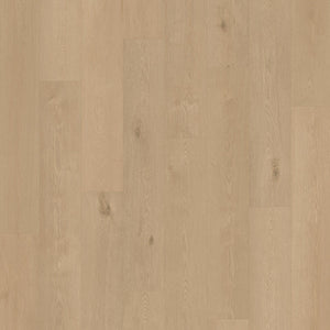 lichte vloer met brede planken in licht beige eiken, subtiele houtnerfstructuur en natuurlijke knoesten zichtbaar