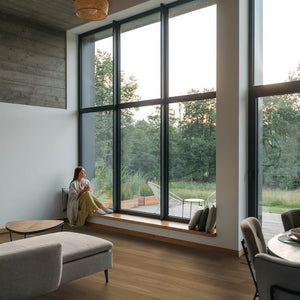 licht bruin eiken vloer met rechte planken en subtiele houtnerfstructuur, natuurlijke uitstraling zonder patroon