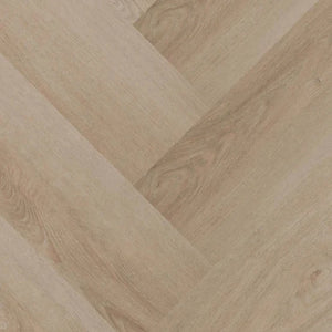 licht eiken visgraatvloer met subtiele houtnerfstructuur en brede planken in een naturel beige tint
