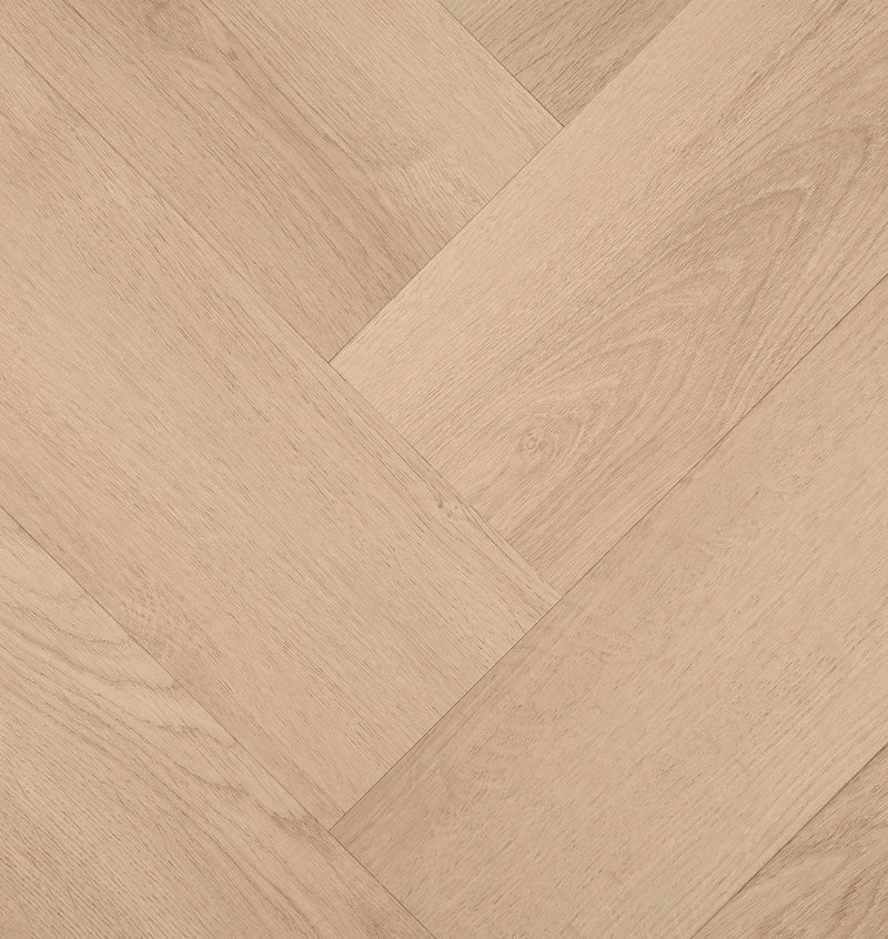 licht eiken vloer in visgraatpatroon met fijne houtstructuur en een matte afwerking