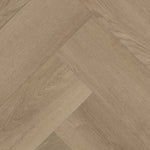 licht beige eiken visgraatvloer met natuurlijke houtstructuur en brede planken