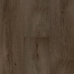 donkerbruin eiken vloer met subtiele houtnerfstructuur en matte afwerking, brede planken