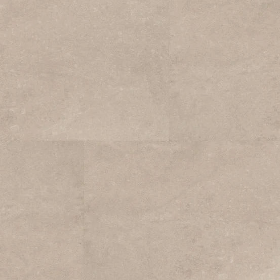 lichte beige tegelvloer met matte structuur en subtiel gemêleerd patroon in grote vierkante tegels