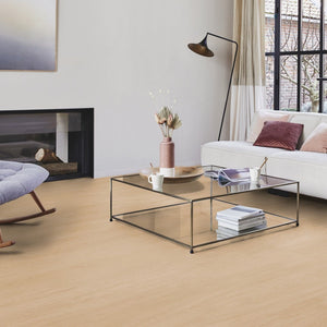 lichte beige eiken vloer met rechte planken en subtiele houtnerfstructuur in natuurlijk patroon