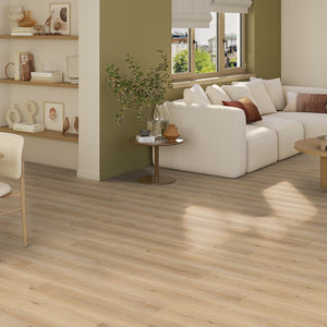 licht beige eiken vloer met een fijne houtnerfstructuur en brede planken