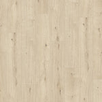 licht beige eiken vloer met subtiele houtnerfstructuur en kleine noesten, brede planken in rechthoekig patroon